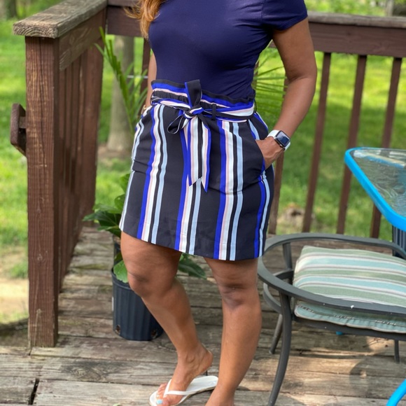 {Express} Mini skirt with belt and pockets - Picture 3 of 8